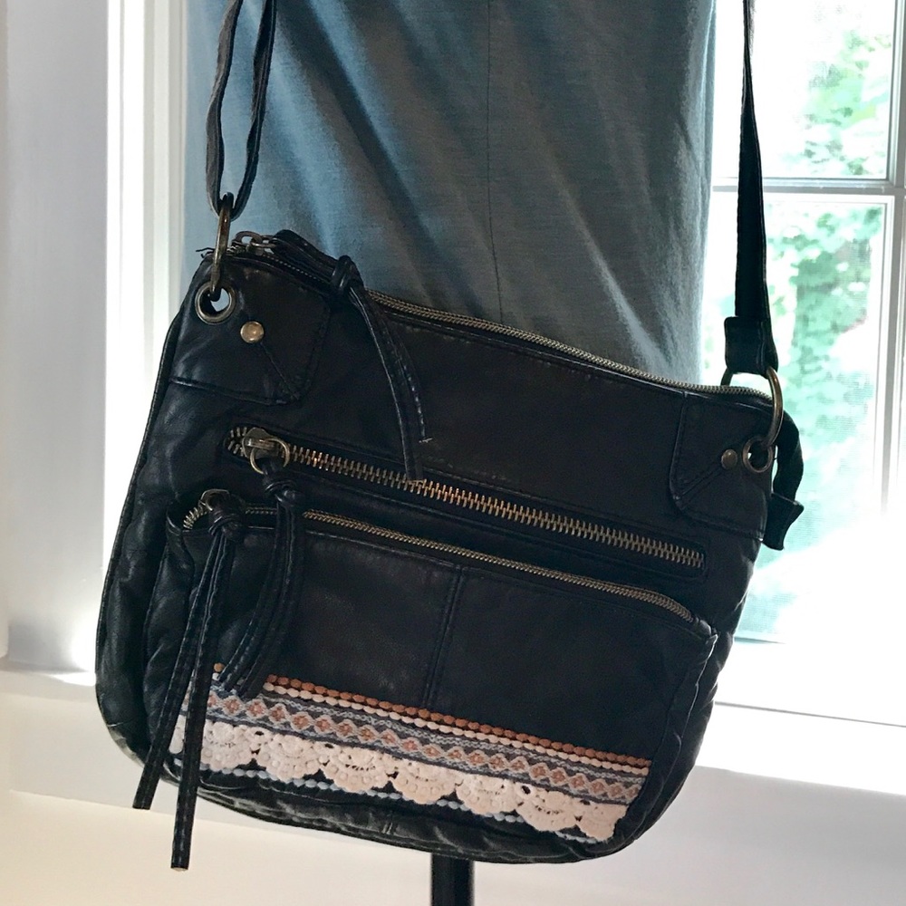 Small cross body bag by Mossimo
